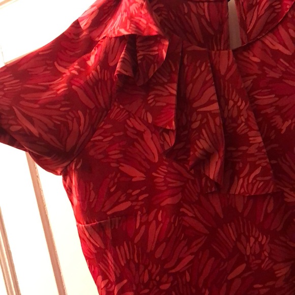 DONATED TO CHARITY BANANA REPUBLIC ruffled red print blouse - Picture 2 of 7
